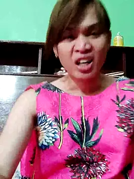 QueenSoreal online show from 10-04-25, 04:16