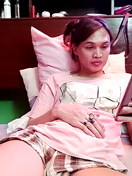 QueenSoreal online show from 12-01-25, 07:52