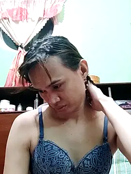 QueenSoreal online show from 12-04-25, 02:37