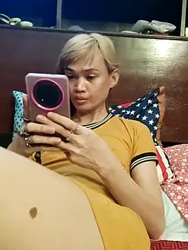 QueenSoreal online show from 06-04-26, 04:18