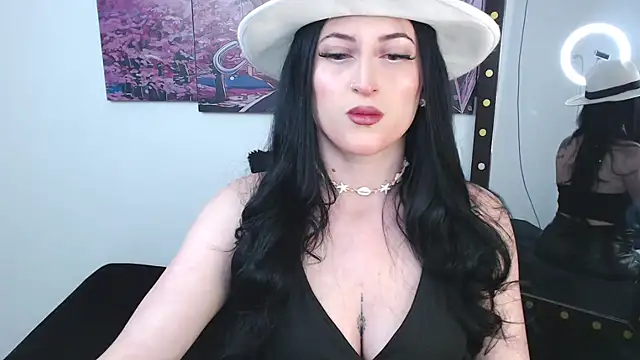 Snapshot of Evelyn_Sheeran chatting on 10-29-25, 02:36 Evelyn Sheeran online show from 10-29-25, 02:36