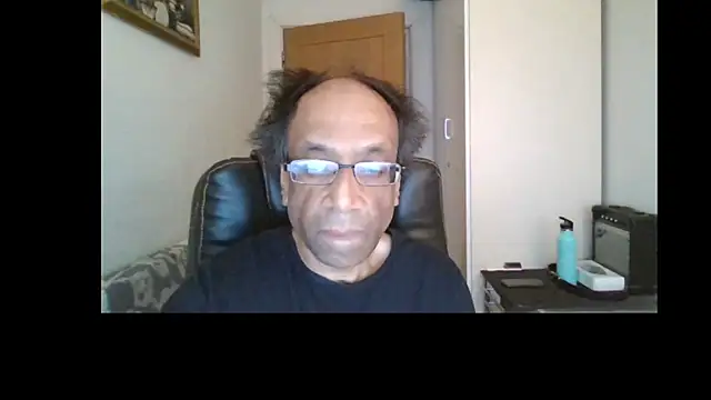 Snapshot of rauncher1 chatting on 05-16-26, 08:33 rauncher1 online show from 05-16-26, 08:33