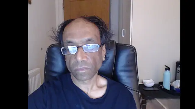 Snapshot of rauncher1 chatting on 06-05-26, 08:09 rauncher1 online show from 06-05-26, 08:09