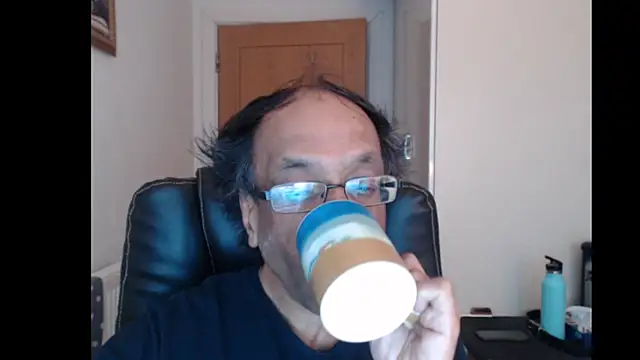 Snapshot of rauncher1 chatting on 06-07-26, 09:02 rauncher1 online show from 06-07-26, 09:02