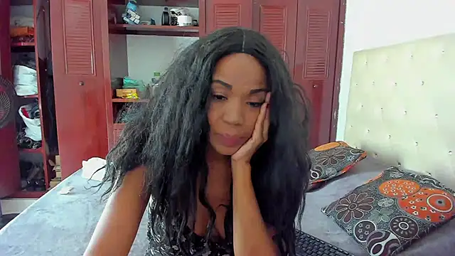 Snapshot of LUISSA_ chatting on 01-12-25, 02:19 LUISSA online show from 01-12-25, 02:19