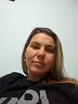 Snapshot of FeliciaKrige chatting on 03-19-25, 10:31 FeliciaKrige online show from 03-19-25, 10:31