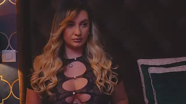 Snapshot of YaaraCollins chatting on 12-11-24, 09:01 YaaraCollins online show from 12-11-24, 09:01