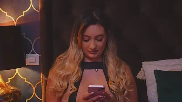 Snapshot of YaaraCollins chatting on 12-13-24, 08:37 YaaraCollins online show from 12-13-24, 08:37