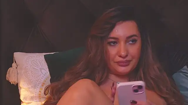 Snapshot of YaaraCollins chatting on 01-07-25, 07:52 YaaraCollins online show from 01-07-25, 07:52