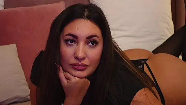 Snapshot of YaaraCollins chatting on 10-17-25, 07:05 YaaraCollins online show from 10-17-25, 07:05