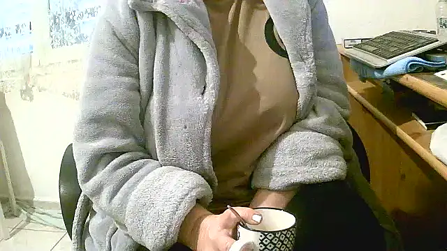 Snapshot of douceur63 chatting on 12-19-24, 12:45 douceur63 online show from 12-19-24, 12:45