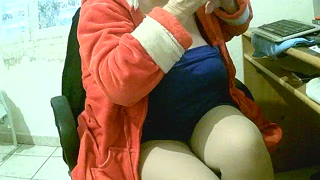 Snapshot of douceur63 chatting on 12-26-24, 11:43 douceur63 online show from 12-26-24, 11:43