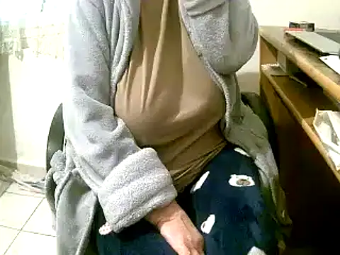 Snapshot of douceur63 chatting on 02-03-25, 11:31 douceur63 online show from 02-03-25, 11:31