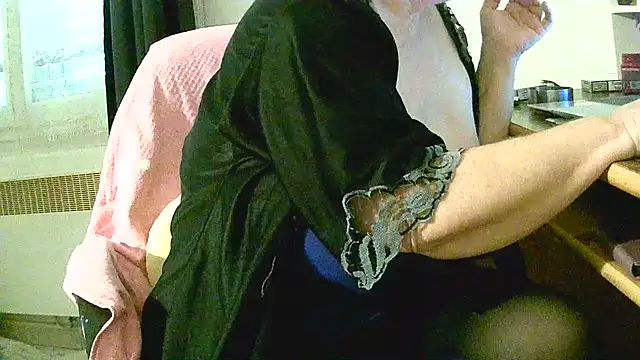 Snapshot of douceur63 chatting on 11-24-25, 11:21 douceur63 online show from 11-24-25, 11:21