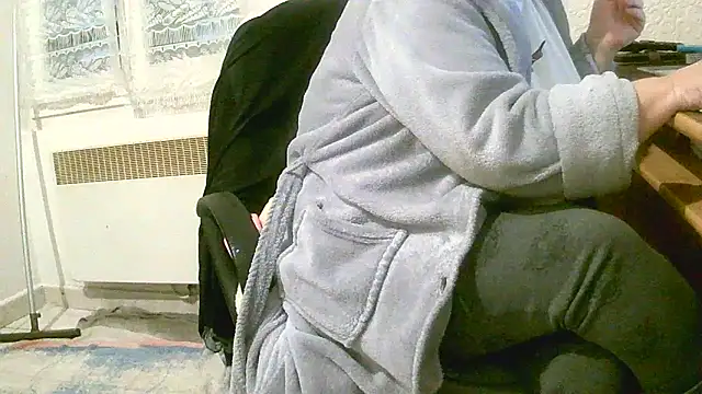 Snapshot of douceur63 chatting on 12-16-25, 11:48 douceur63 online show from 12-16-25, 11:48