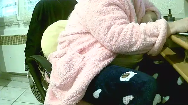 Snapshot of douceur63 chatting on 02-25-26, 11:09 douceur63 online show from 02-25-26, 11:09