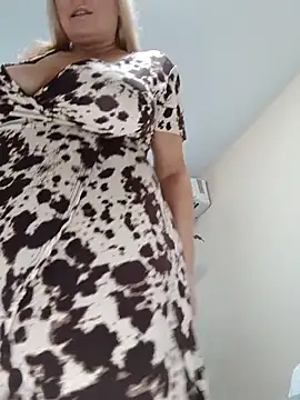 Snapshot of Liana_MilfHot chatting on 05-14-26, 12:28 Liana MilfHot online show from 05-14-26, 12:28