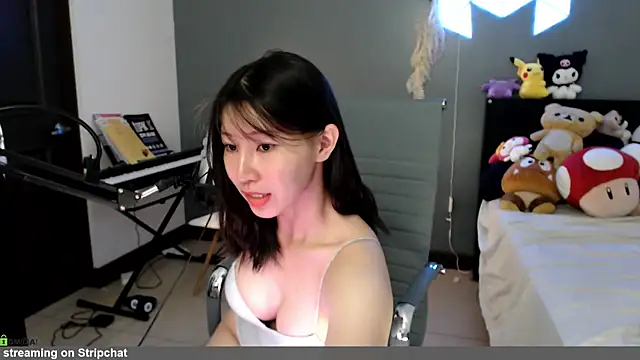 Snapshot of minarocket_ chatting on 05-19-26, 02:23 minarocket online show from 05-19-26, 02:23