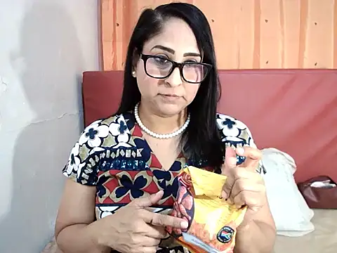 Indiankushy online show from 02-18-25, 04:37