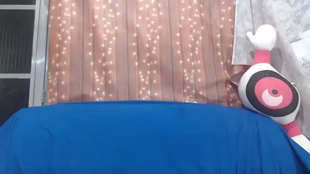 Snapshot of Venusluxodomme chatting on 02-15-26, 02:30 Venusluxodomme online show from 02-15-26, 02:30