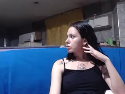 Snapshot of Venusluxodomme chatting on 02-26-26, 01:15 Venusluxodomme online show from 02-26-26, 01:15