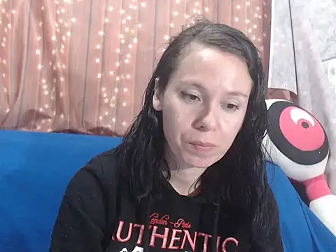 Snapshot of Venusluxodomme chatting on 03-11-26, 07:09 Venusluxodomme online show from 03-11-26, 07:09