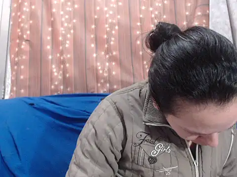 Venusluxodomme online show from 05-11-26, 04:04