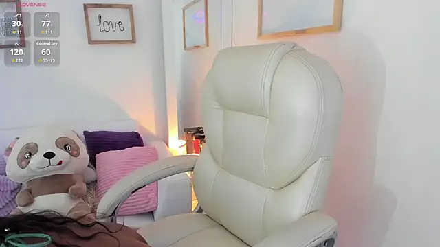 Snapshot of zobe_love chatting on 06-26-26, 04:55 zobe love online show from 06-26-26, 04:55