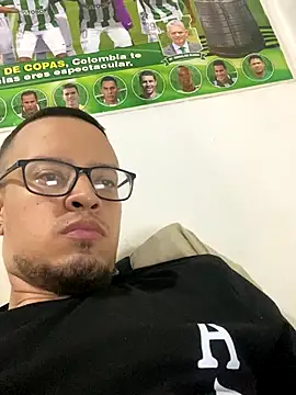 Snapshot of StativeRich chatting on 10-15-25, 07:36 StativeRich online show from 10-15-25, 07:36