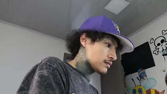 trieone online show from 04-18-26, 04:33