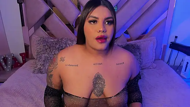 Snapshot of Victoria14_ chatting on 01-12-25, 01:11 Victoria14 online show from 01-12-25, 01:11