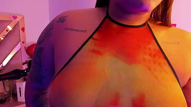 Snapshot of Victoria14_ chatting on 02-17-25, 12:21 Victoria14 online show from 02-17-25, 12:21