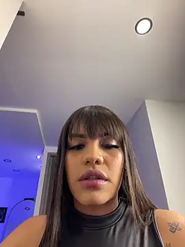 Snapshot of Victoria14_ chatting on 10-28-25, 12:47 Victoria14 online show from 10-28-25, 12:47