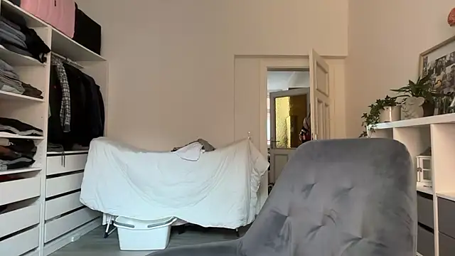 Viola Beck online show from 03-06-26, 08:11