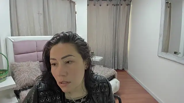 Snapshot of gaby_trent chatting on 05-25-26, 04:24 gaby trent online show from 05-25-26, 04:24