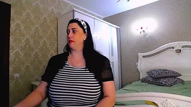 Evelyn Shy online show from 02-25-25, 07:09