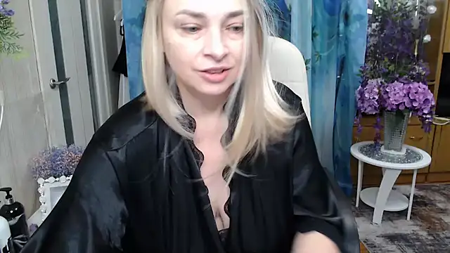 Snapshot of Mika_Passion chatting on 11-30-25, 09:35 Mika Passion online show from 11-30-25, 09:35