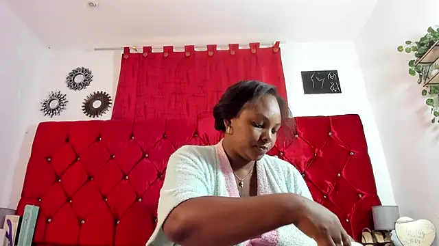 Snapshot of harleyevaans chatting on 09-17-25, 12:18 harleyevaans online show from 09-17-25, 12:18