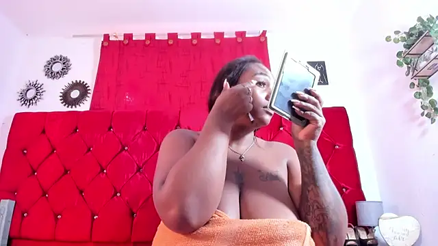 Snapshot of harleyevaans chatting on 09-24-25, 12:41 harleyevaans online show from 09-24-25, 12:41