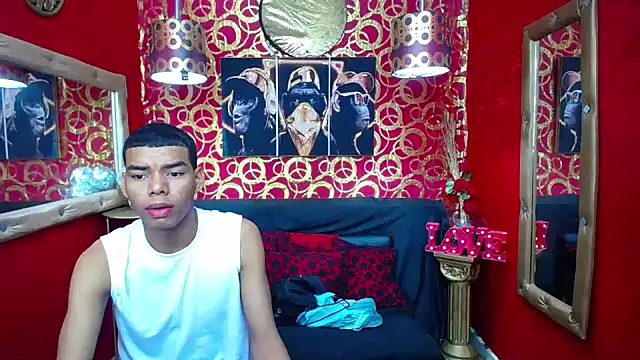 Snapshot of PEINBOYS chatting on 12-14-24, 07:03 PEINBOYS online show from 12-14-24, 07:03