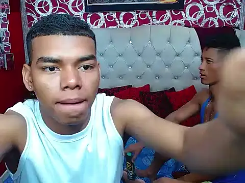 Snapshot of PEINBOYS chatting on 01-23-25, 07:07 PEINBOYS online show from 01-23-25, 07:07