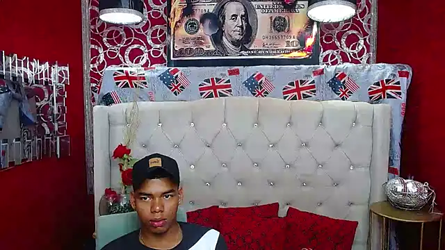 Snapshot of PEINBOYS chatting on 02-14-25, 07:02 PEINBOYS online show from 02-14-25, 07:02