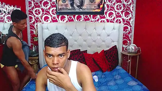 Snapshot of PEINBOYS chatting on 02-21-25, 07:10 PEINBOYS online show from 02-21-25, 07:10