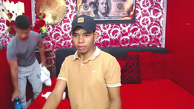 Snapshot of PEINBOYS chatting on 10-02-25, 01:07 PEINBOYS online show from 10-02-25, 01:07