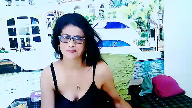 Snapshot of IndianAllure chatting on 01-15-25, 08:41 IndianAllure online show from 01-15-25, 08:41