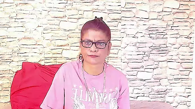 Snapshot of IndianAllure chatting on 01-12-26, 05:45 IndianAllure online show from 01-12-26, 05:45