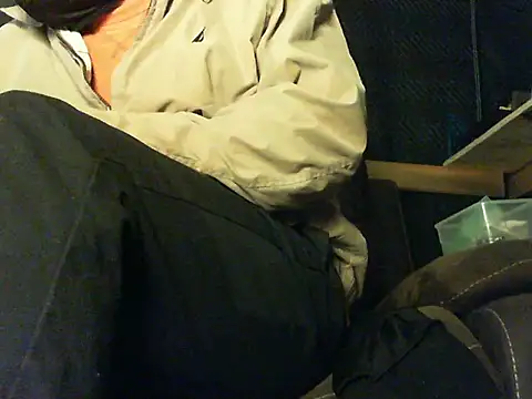 Snapshot of Sitonmyface2020@xh chatting on 12-15-25, 12:53 Sitonmyface2020xh online show from 12-15-25, 12:53