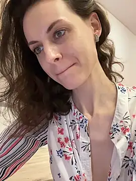 Snapshot of MissAnuta chatting on 03-10-25, 04:14 MissAnuta online show from 03-10-25, 04:14