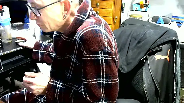 Snapshot of jjdirty6996 chatting on 01-16-26, 10:19 jjdirty6996 online show from 01-16-26, 10:19