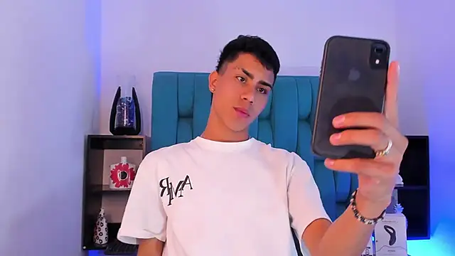 AlanNaughty online show from 12-21-24, 08:32